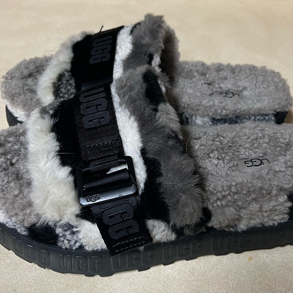 UGG Fluffita Cali Collage Platform slides - Picture 2 of 8